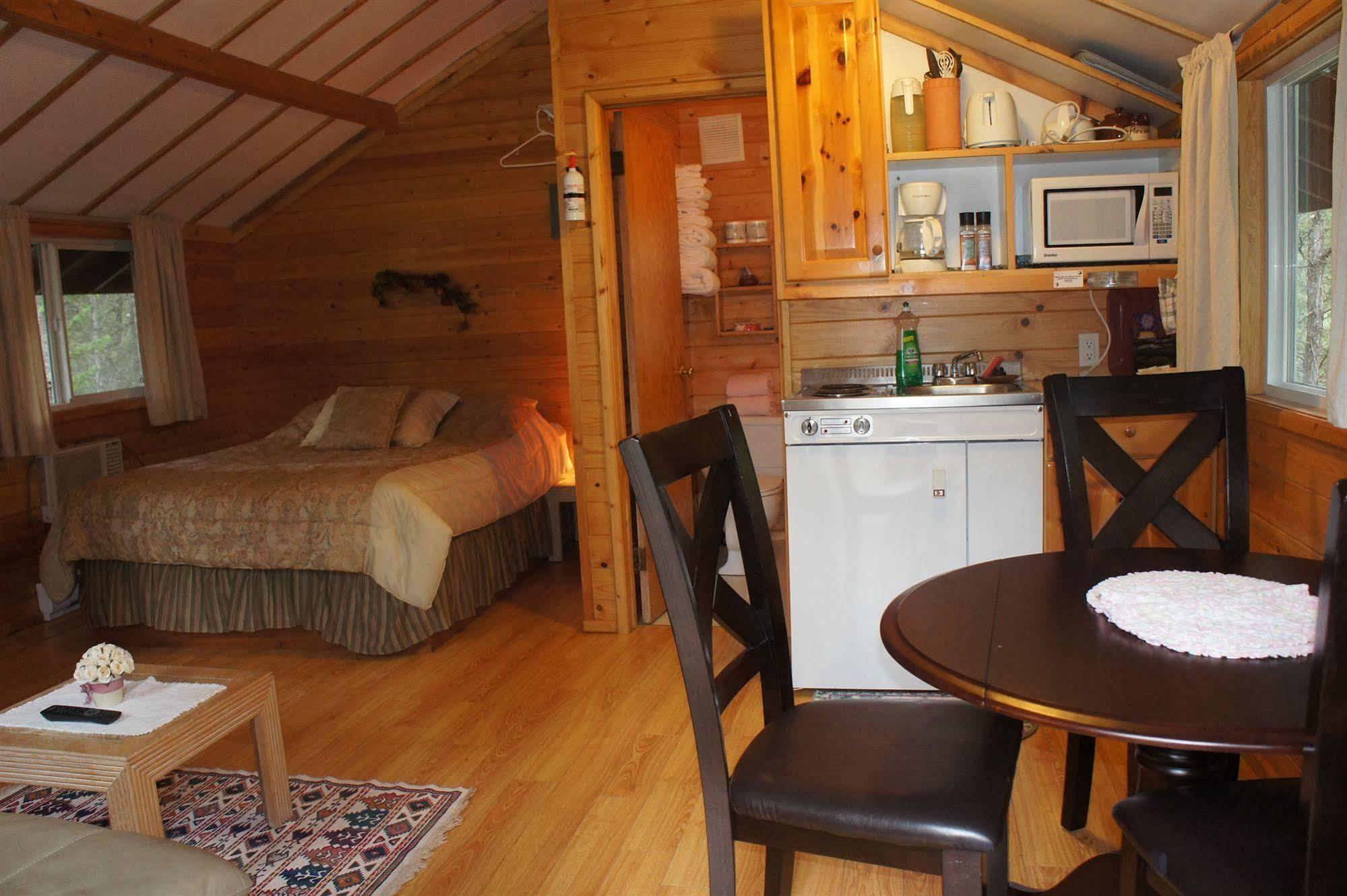 Fairmont Mountain Bungalows Fairmont Hot Springs Zewnętrze zdjęcie